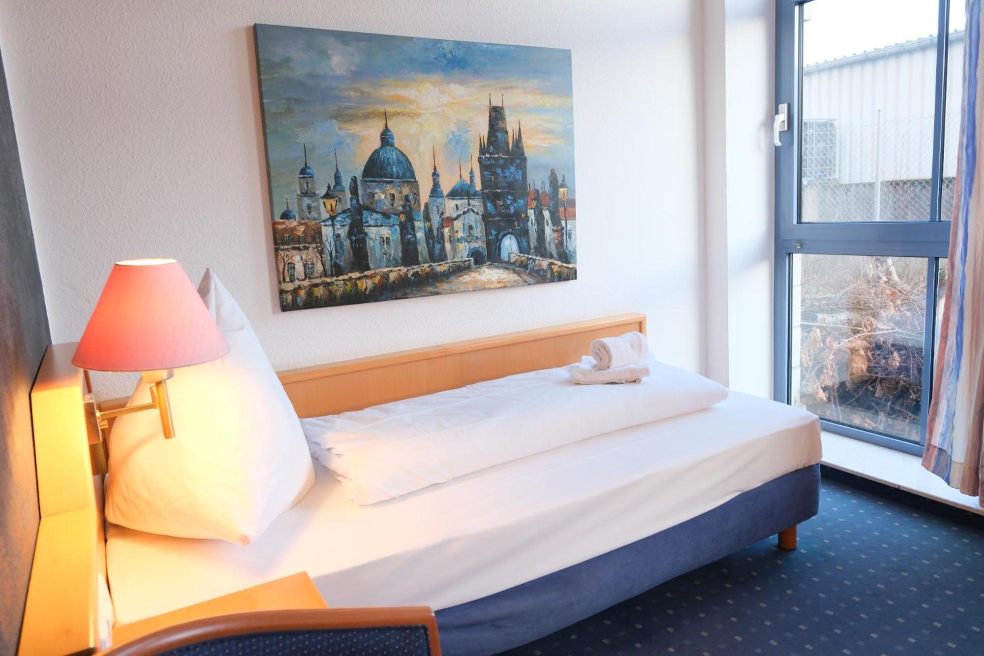 Stargaze Forum Hotel Duesseldorf-Хилден Екстериор снимка