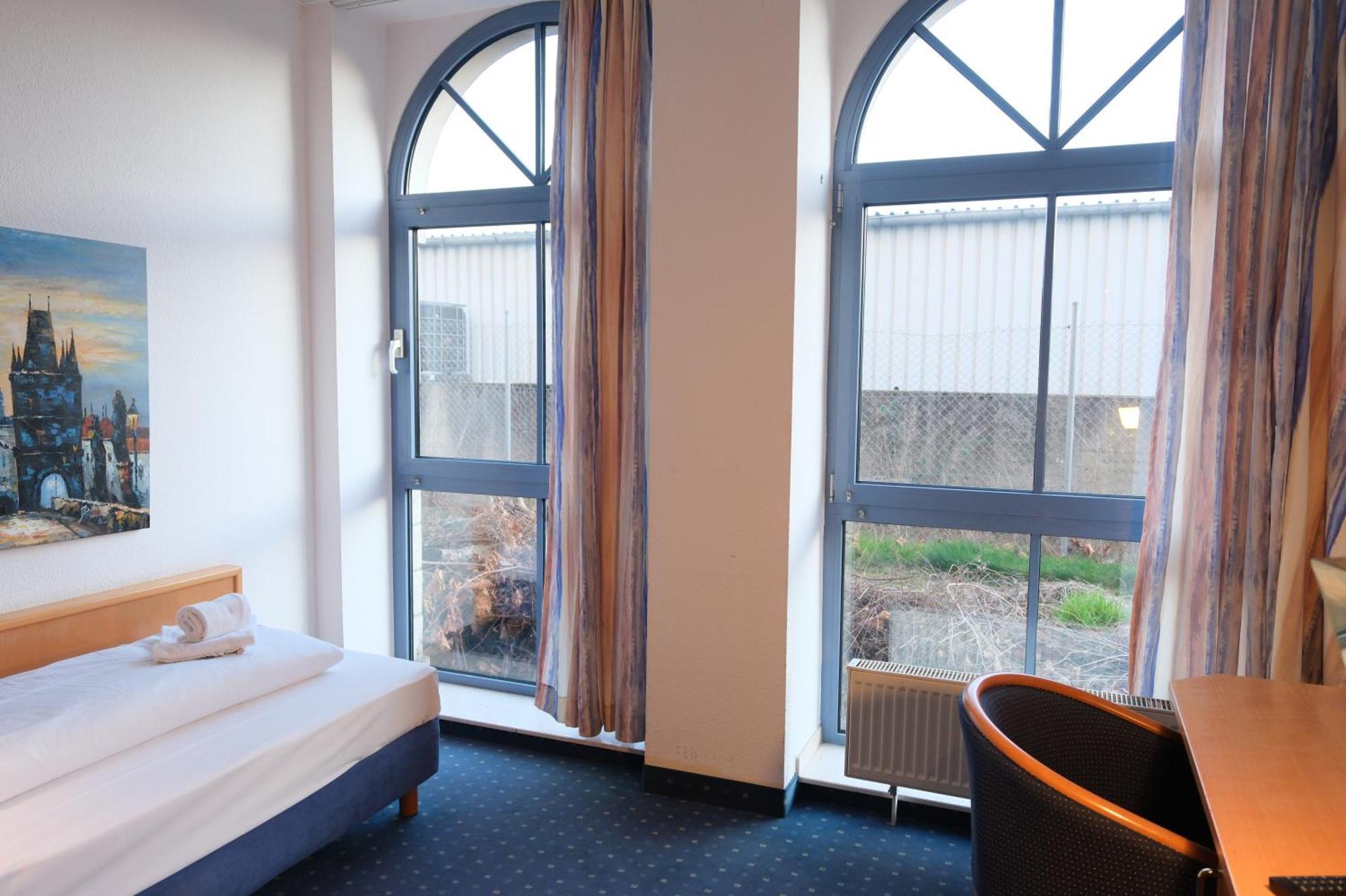 Stargaze Forum Hotel Duesseldorf-Хилден Екстериор снимка