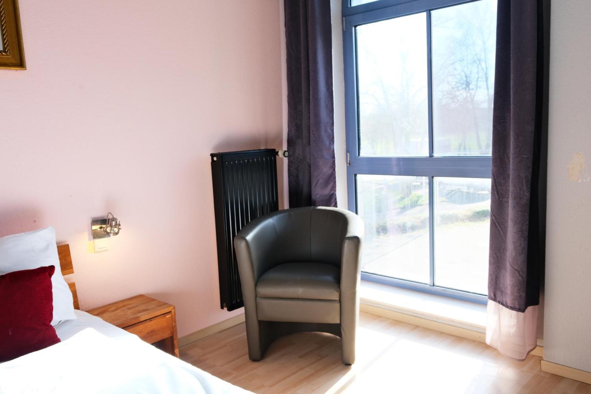 Stargaze Forum Hotel Duesseldorf-Хилден Екстериор снимка