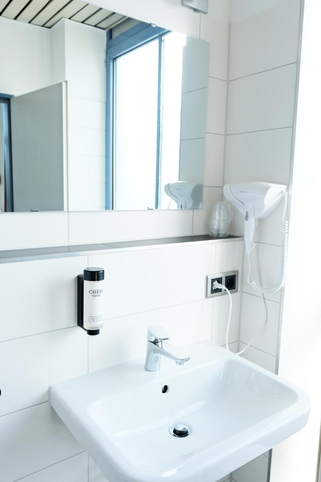 Stargaze Forum Hotel Duesseldorf-Хилден Екстериор снимка