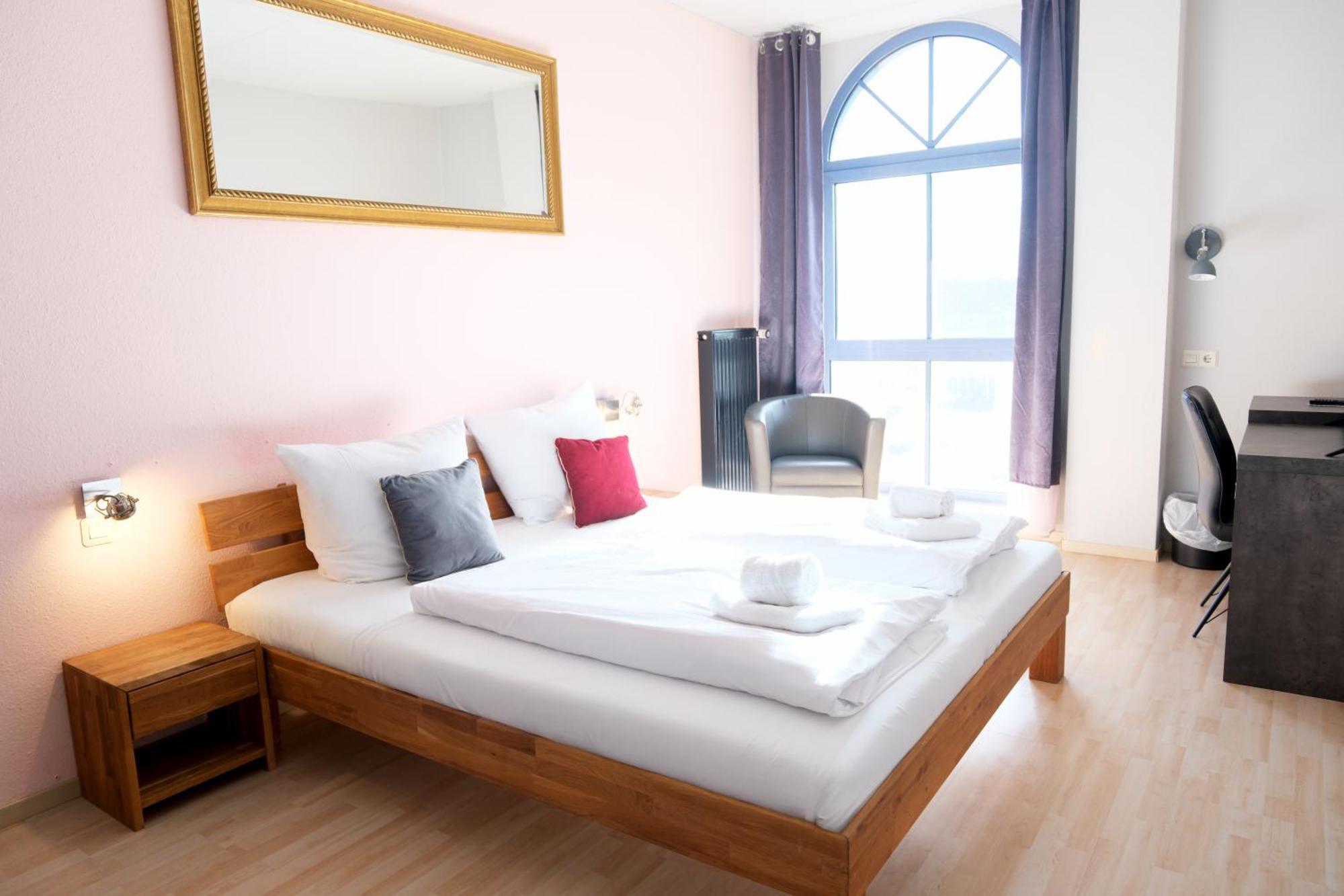 Stargaze Forum Hotel Duesseldorf-Хилден Екстериор снимка