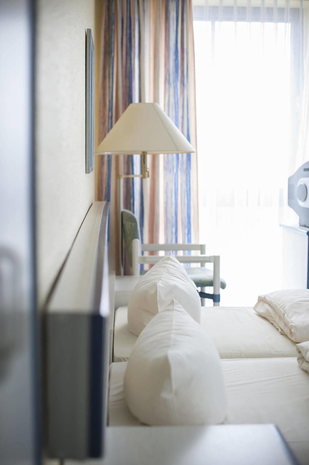Stargaze Forum Hotel Duesseldorf-Хилден Екстериор снимка
