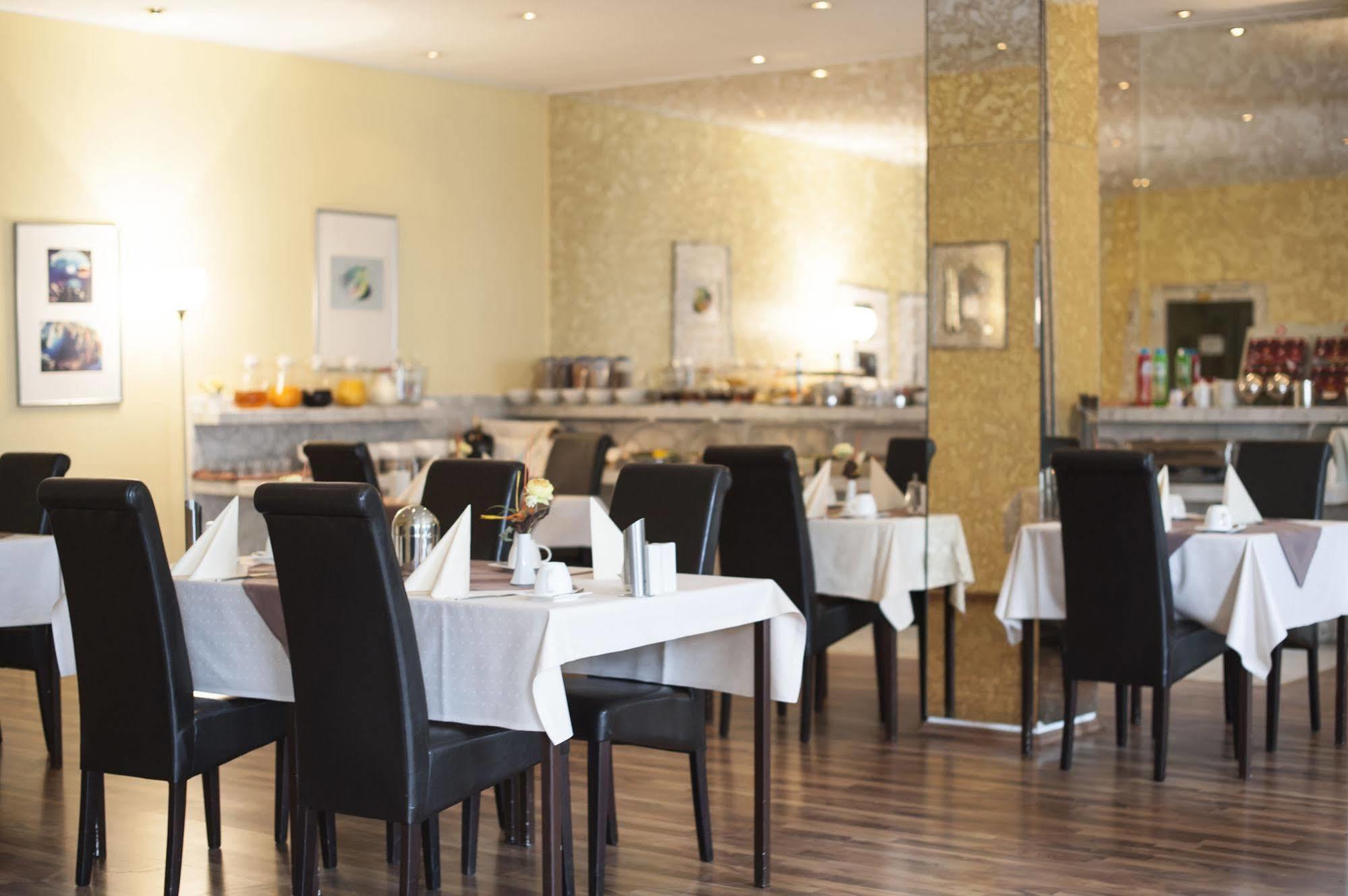Stargaze Forum Hotel Duesseldorf-Хилден Екстериор снимка